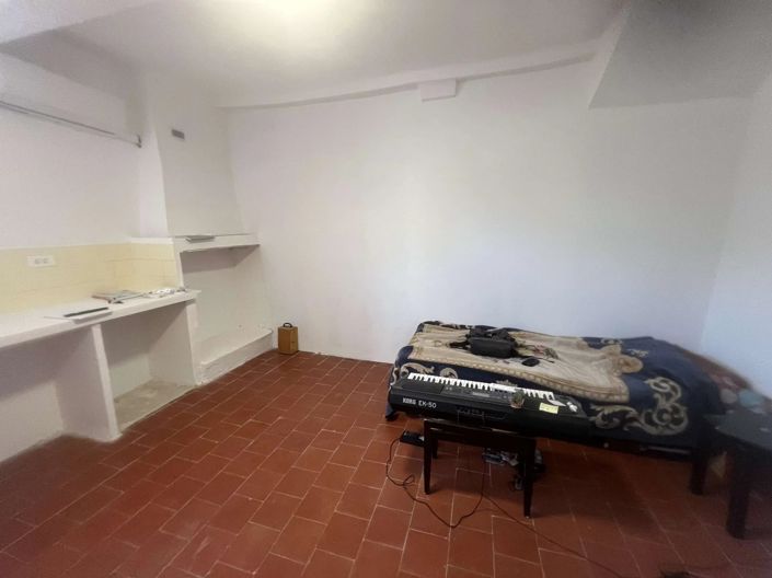 Image No.11-3 Bed House for sale