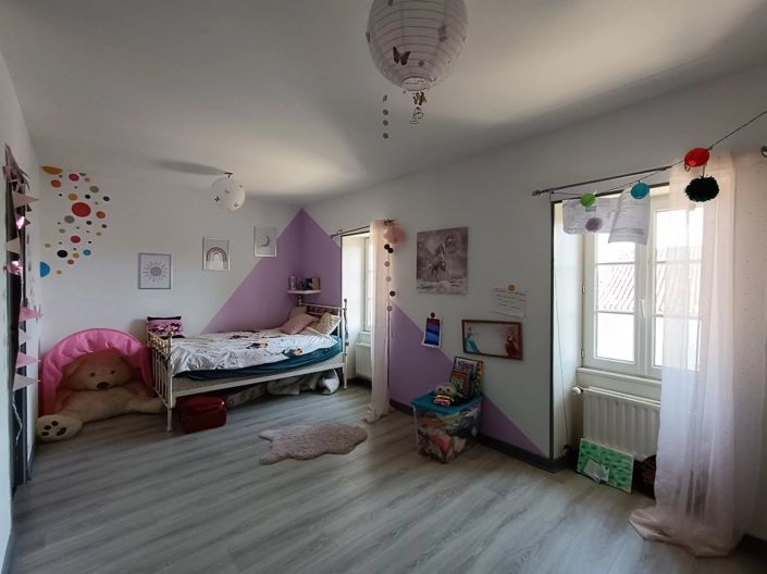 Image No.9-7 Bed House for sale