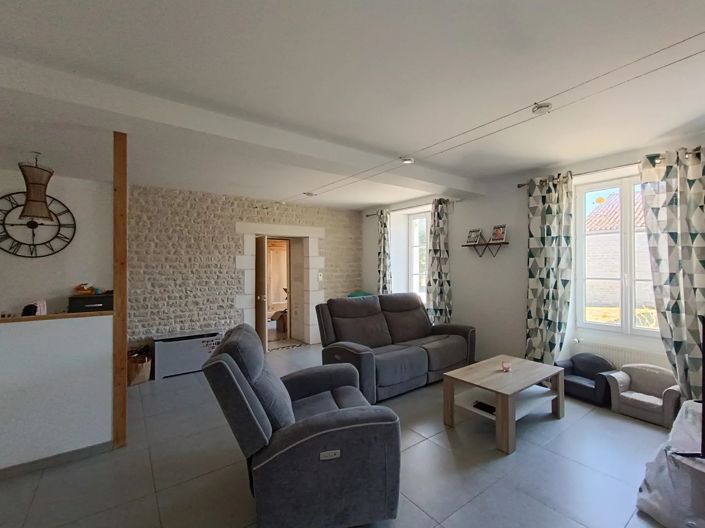 Image No.8-7 Bed House for sale