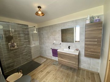 ee8d40a3276a53e030ba0b394c5bea5bfc0b582106192