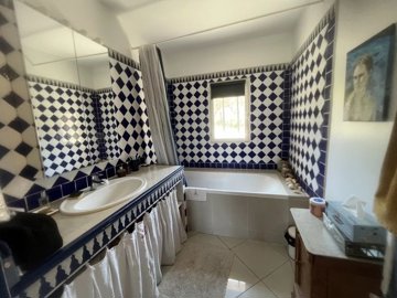 e63fd8265356b4d40d55d70a572ecc859fbd7a566d192