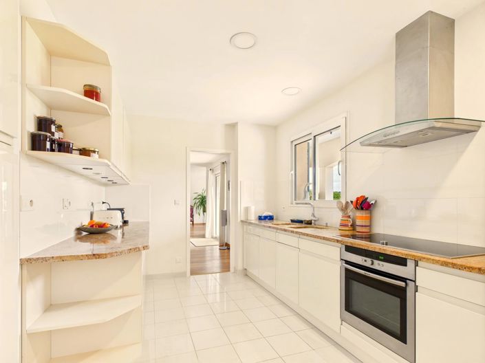 Image No.3-4 Bed House for sale