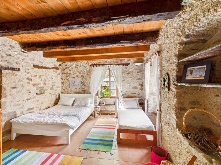 Image No.7-6 Bed House for sale