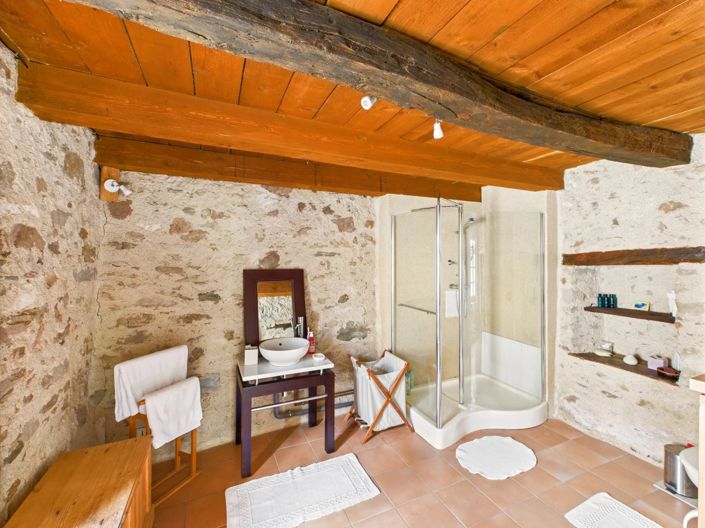 Image No.8-6 Bed House for sale