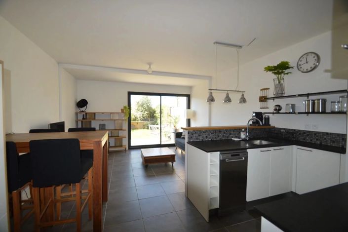 Image No.5-2 Bed Property for sale