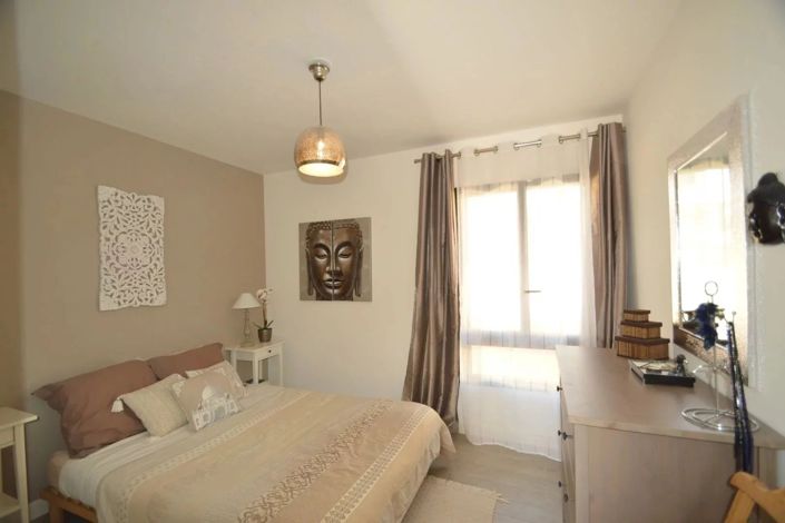 Image No.8-2 Bed Property for sale