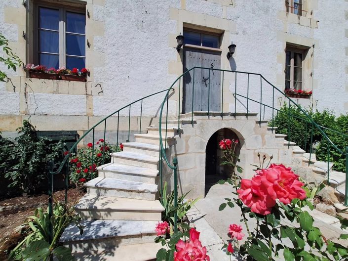 Image No.2-Maison de village de 5 chambres à vendre à Civray