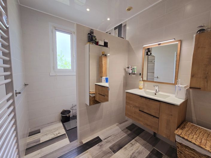 Image No.10-4 Bed House for sale