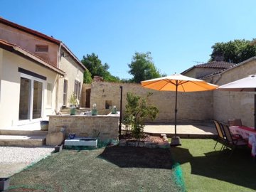 f1090628fc7a86631d1a20c73a30a103e08a0bc82e640