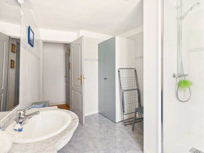 Image No.12-5 Bed House for sale