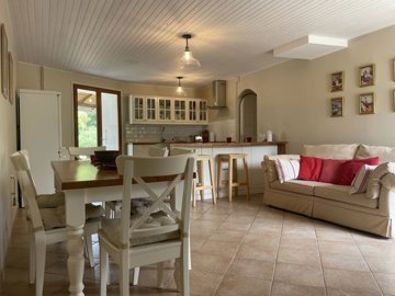 9e814e6eff0300fd553272b526920160fb040ddc59192