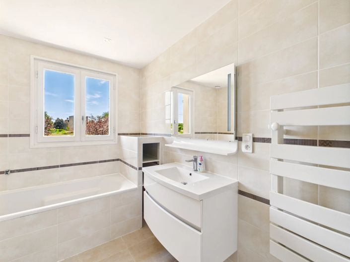 Image No.6-4 Bed House for sale