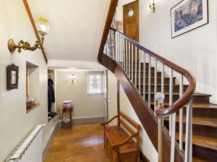 Image No.7-7 Bed House for sale