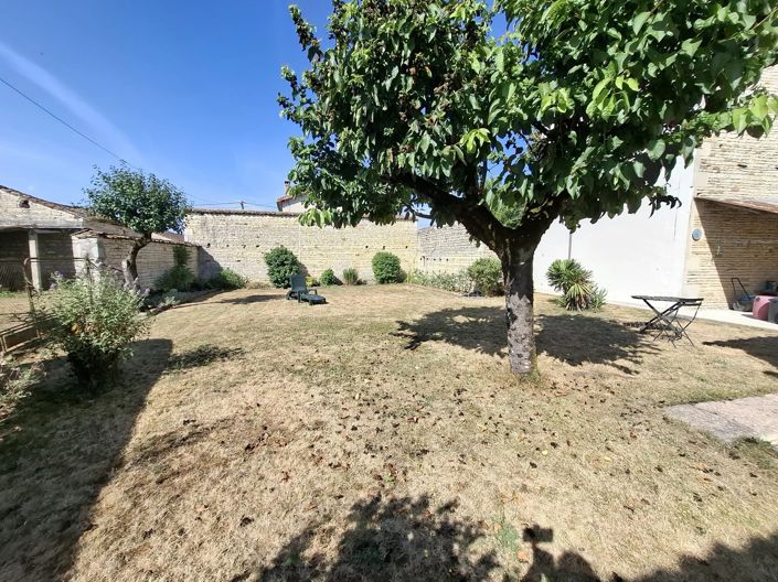 Image No.11-Maison de village de 3 chambres à vendre à Loubillé