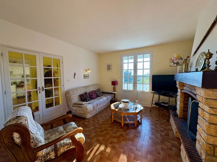 Image No.2-4 Bed House for sale