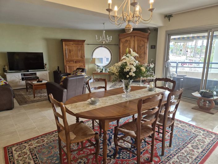 Image No.10-2 Bed Property for sale