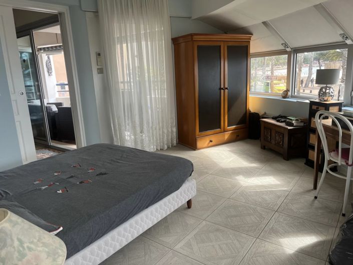 Image No.13-2 Bed Property for sale