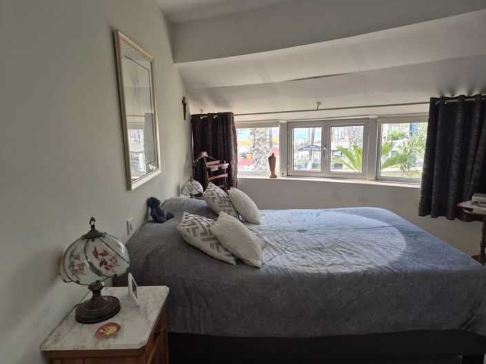 Image No.15-2 Bed Property for sale