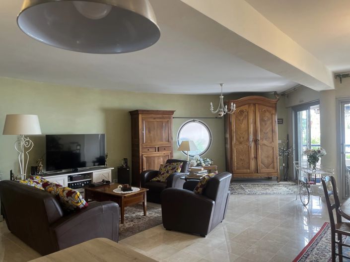 Image No.9-2 Bed Property for sale