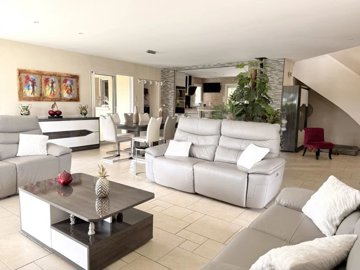 fb45f4a83d55f2f2958406016bba8c3274ace5cbda192