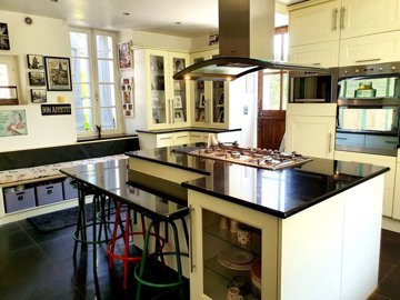 025c81f413fbd95064141f7065c43a3e5ae9fa8435403