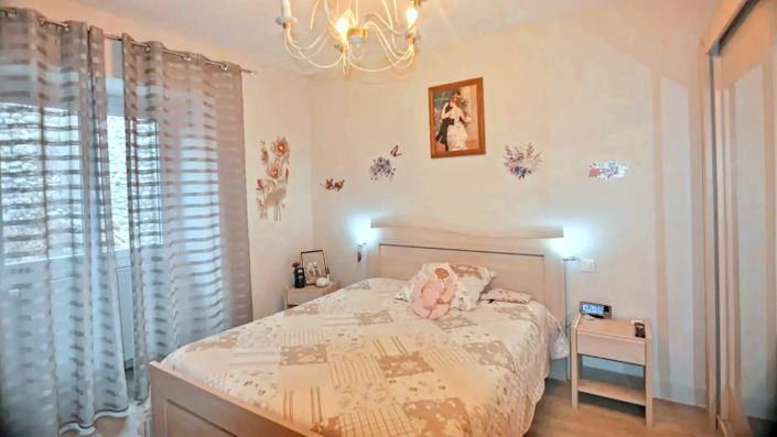 Image No.11-3 Bed House for sale