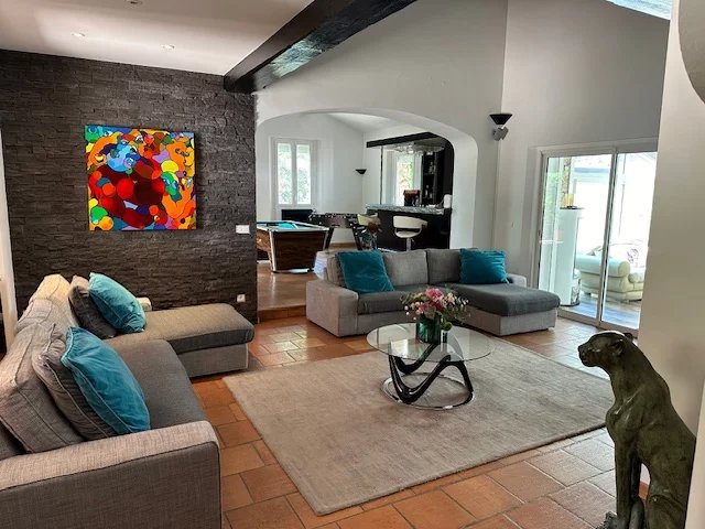 Image No.12-6 Bed House for sale