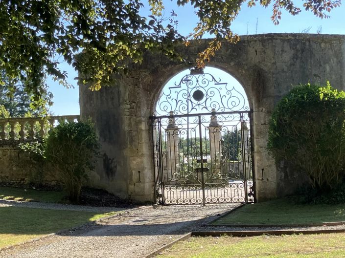 Image No.13-2 Bed Property for sale