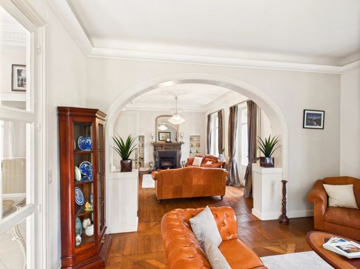 Image No.7-6 Bed House for sale