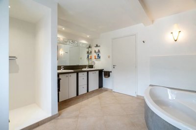 853a8e2f3b9cc603b3221a69baa5b9d4e0cc1482c5192