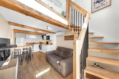 273c827dda3e5665a5ffa3366e89b77c8a83643a0a720