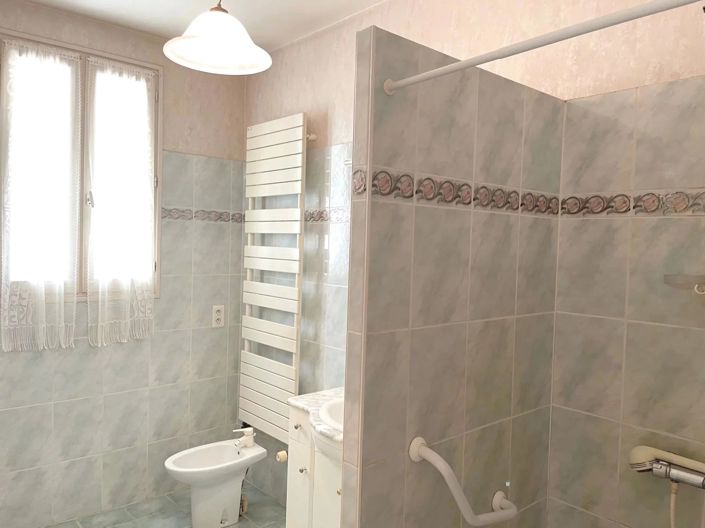 Image No.6-6 Bed House for sale