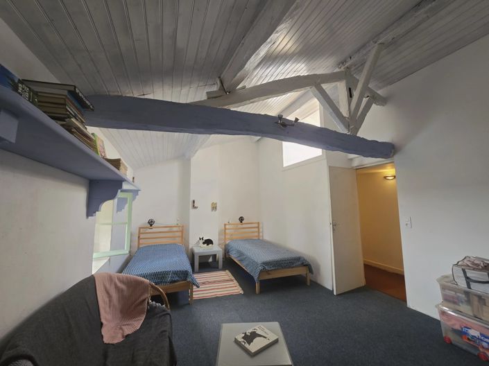 Image No.7-5 Bed House for sale