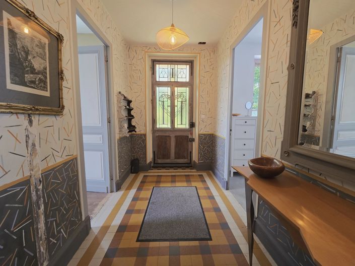 Image No.8-5 Bed House for sale