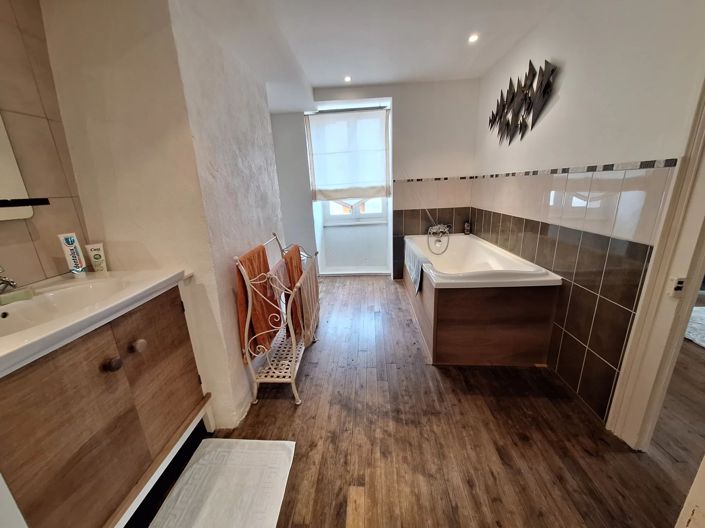 Image No.11-4 Bed House for sale