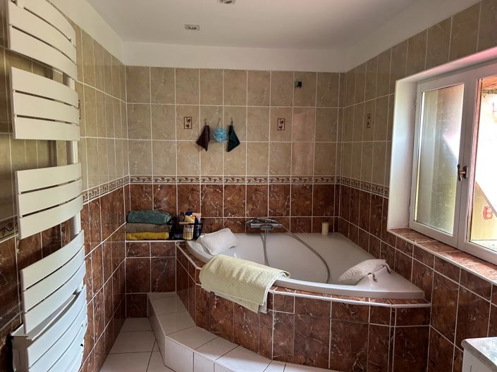 Image No.8-1 Bed House for sale