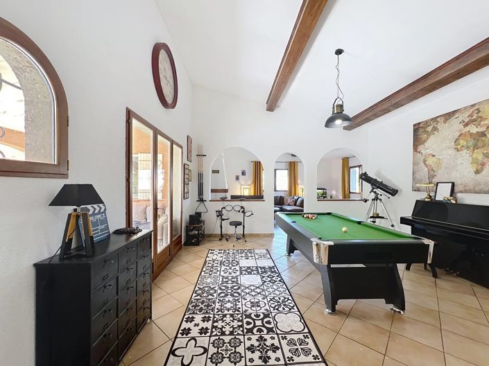 Image No.9-12 Bed House for sale