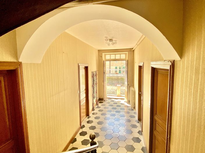 Image No.5-6 Bed House for sale