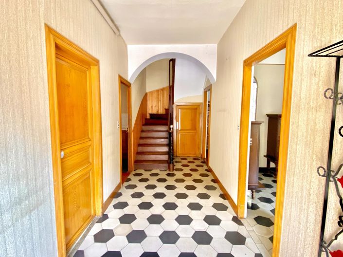 Image No.8-6 Bed House for sale