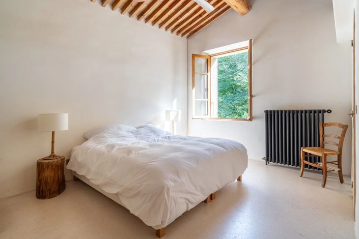 Image No.12-7 Bed Property for sale