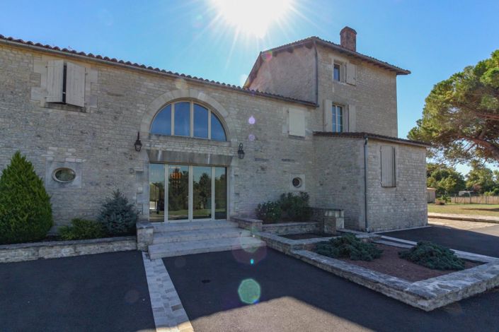 Image No.2-Maison de 5 chambres à vendre à Charente