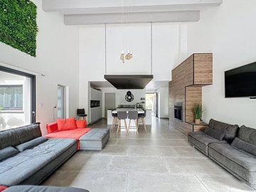 ef8f9f8fa5e243e78fa5656e4ee1022dbf19d9fd26192