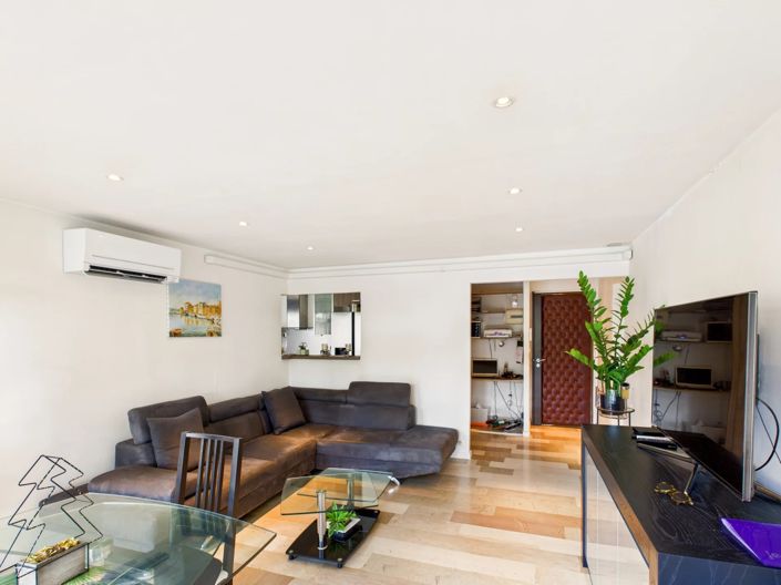 Image No.3-2 Bed Property for sale