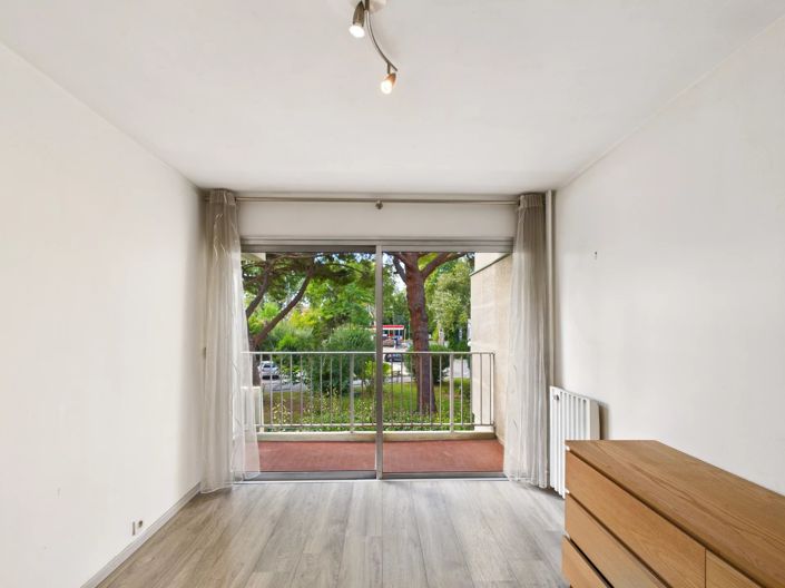 Image No.9-2 Bed Property for sale