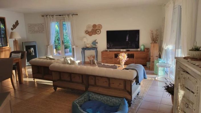 Image No.10-5 Bed House for sale