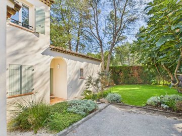 f246597b15d2e8acbf4d1d7351e3a94f23bd42f88d192