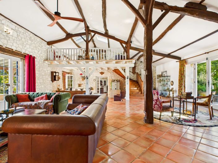 Image No.14-4 Bed Farmhouse for sale