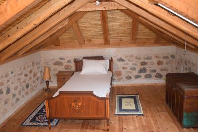 Real-Estate-982--14-