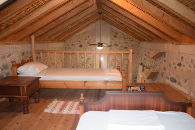 Real-Estate-982--15-