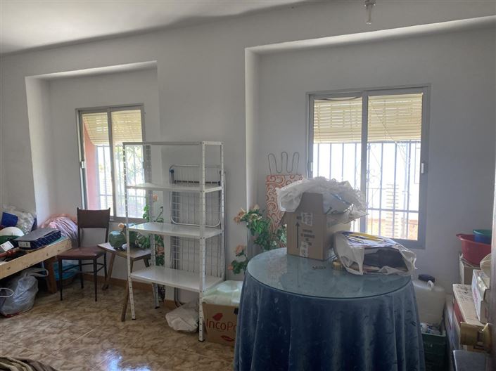 Image No.21-6 Bed Property for sale